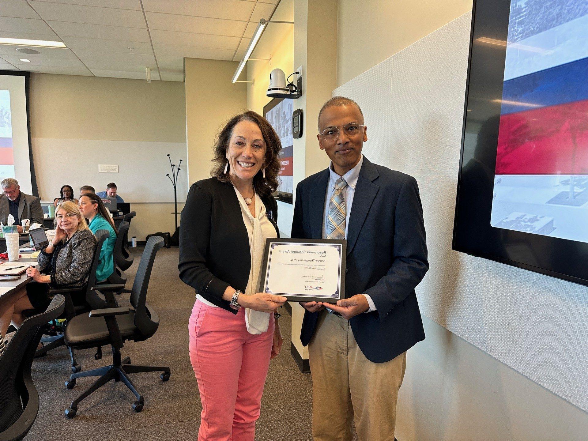 Professor Andrew Thangasamy receiving the Roadrunner Shoutout from President Davidson